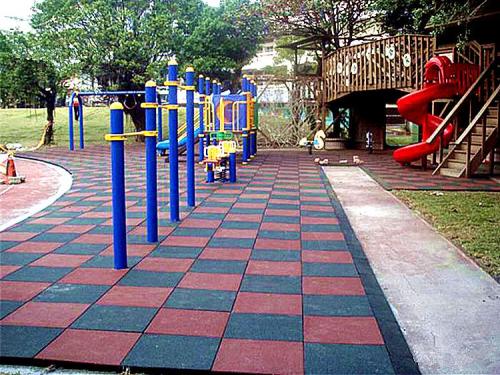 Rubber floor for outdoor playground