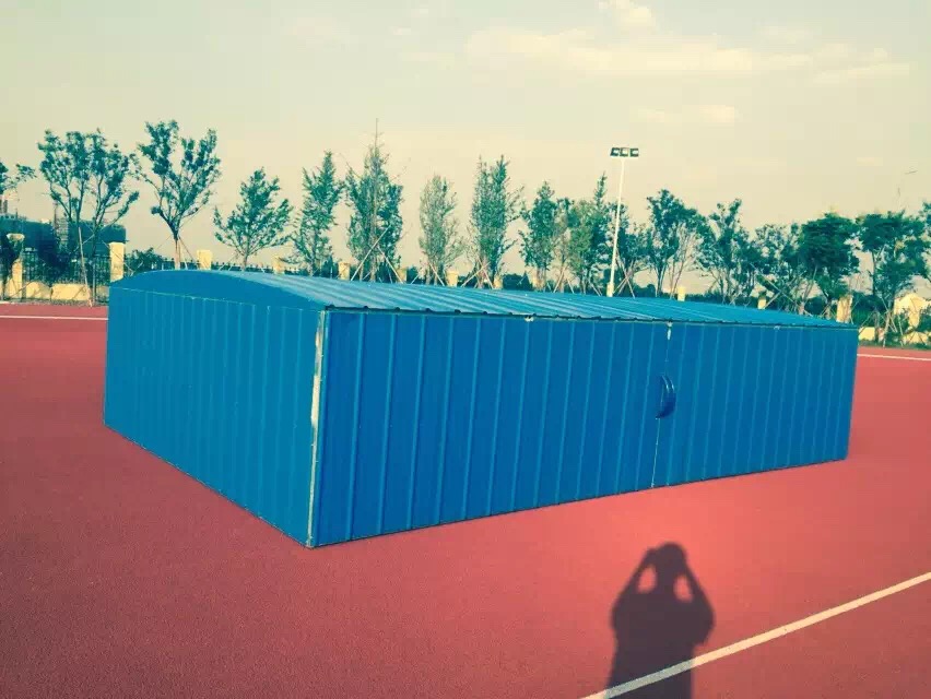 Protection cover for high jump landing mat